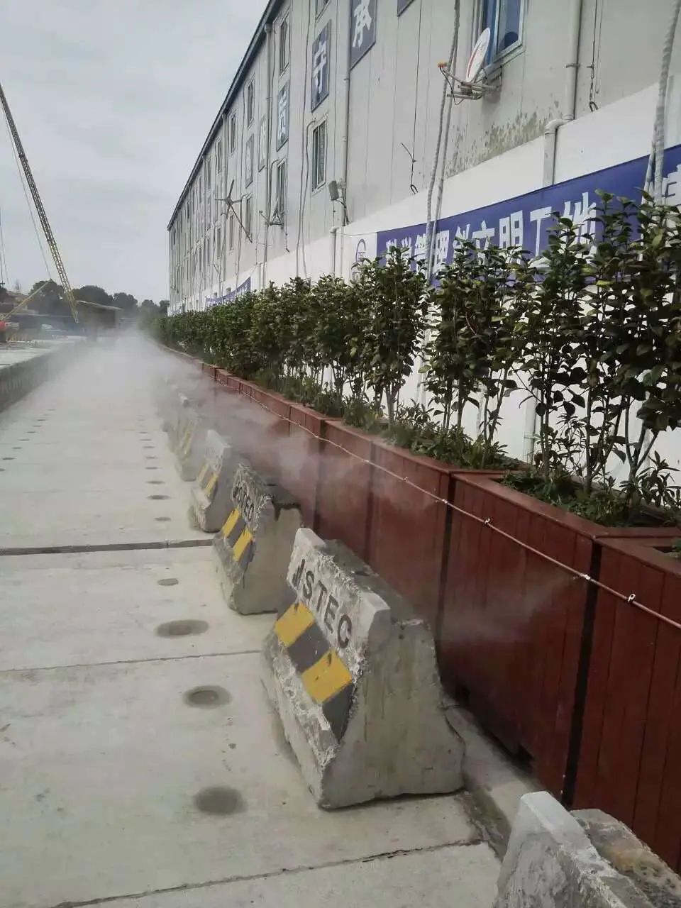 工地喷雾降尘.jpg
