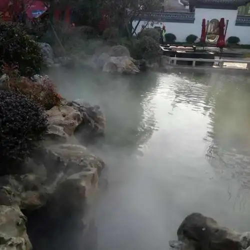 人工池塘假山造雾